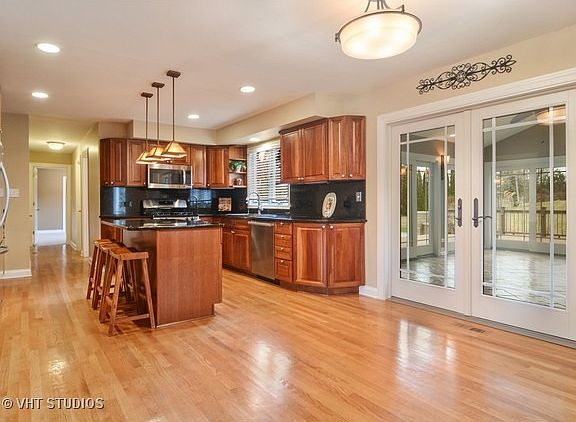 5th image of 300 Poteet Ave
