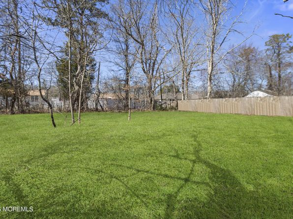 408 Arlington Avenue N, Bayville, NJ 08721
