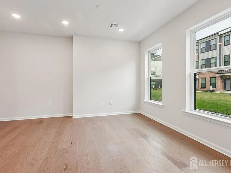 214 Jessie Pl — Photo 3
