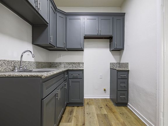 5th image of 132 S Westmoreland Ave APT 17