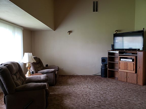 2nd image of 18 Bridget Cir