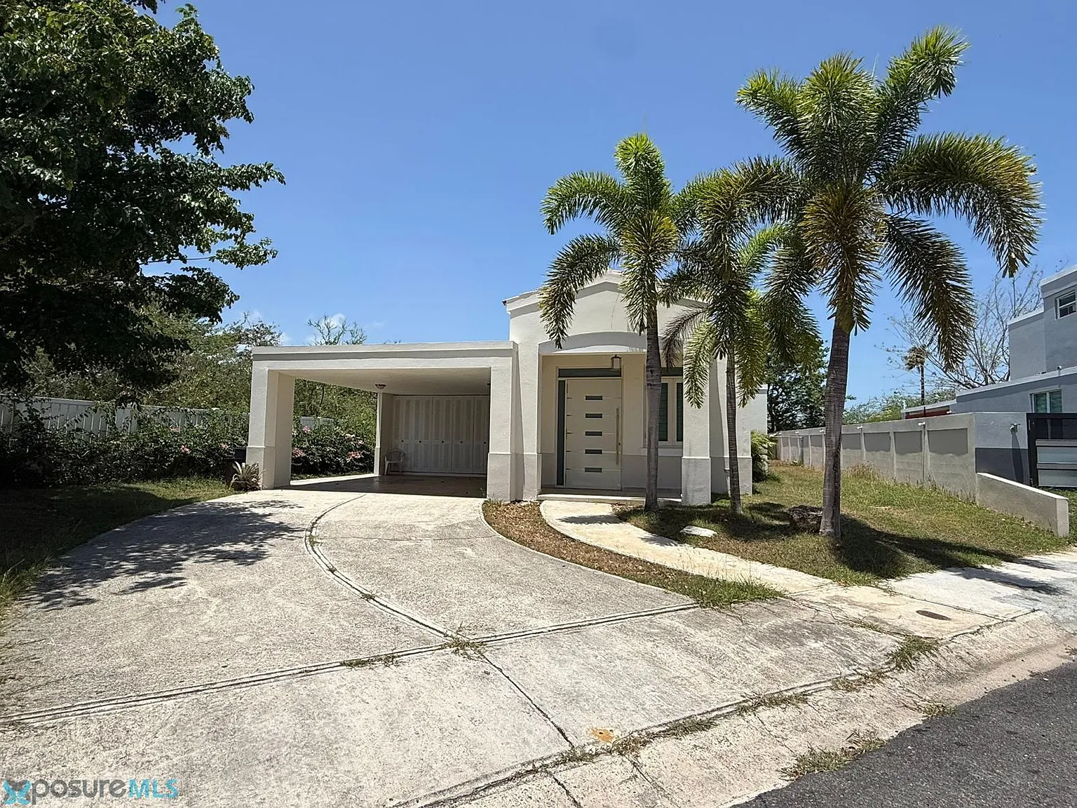 3 bed, 1.0 bath, 1050 sqft, $1,900 — Photo 1