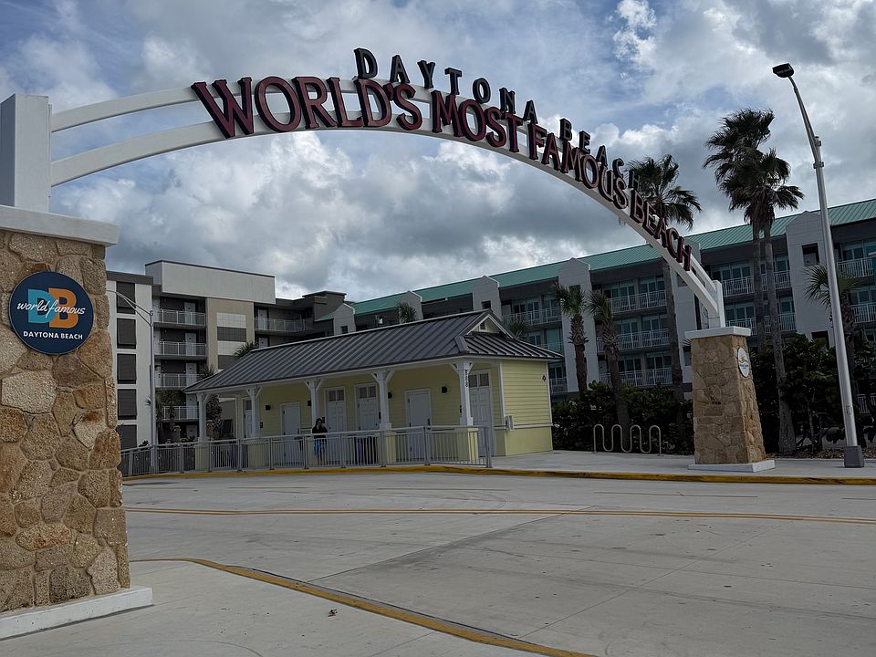1st image of 823 E International Speedway Blvd #821