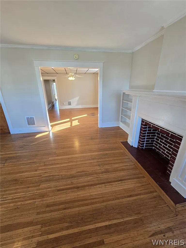 3 bed, 1.0 bath, 3972 sqft, $1,500 — Photo 2