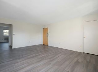 80 E Main St APT 6, Mendham, NJ 07945