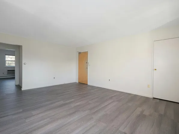 80 E Main St APT 6, Mendham, NJ 07945