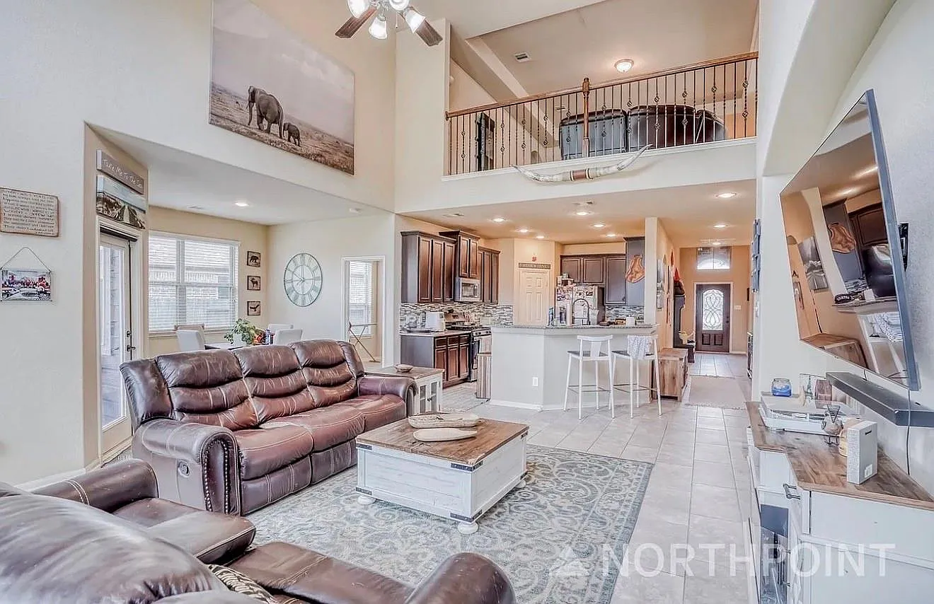4 bed, 3.5 bath, 3107 sqft, $2,900 — Photo 1