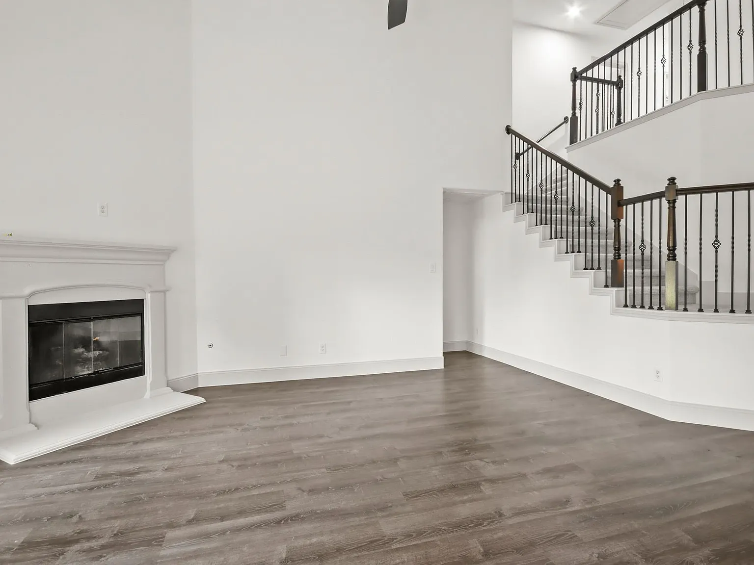 4 bed, 2.5 bath, 2270 sqft, $2,850 — Photo 3