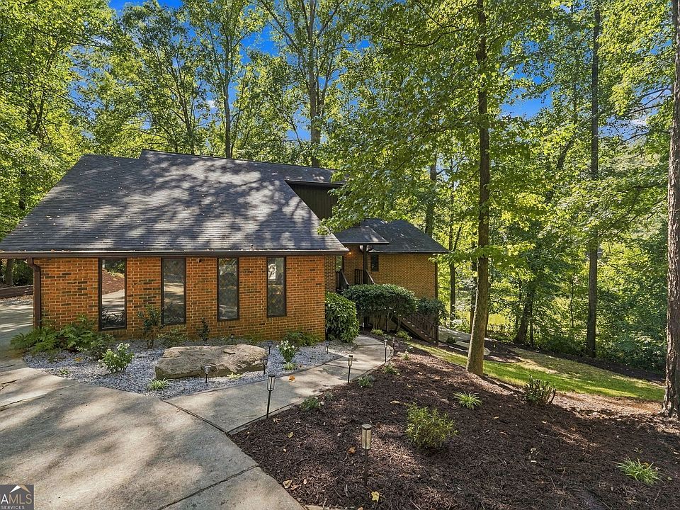1st image of 2936 Henderson Rd