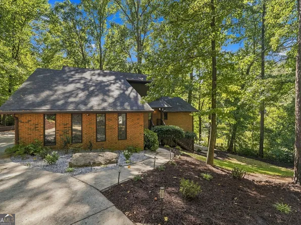 2936 Henderson Rd, Tucker, GA 30084