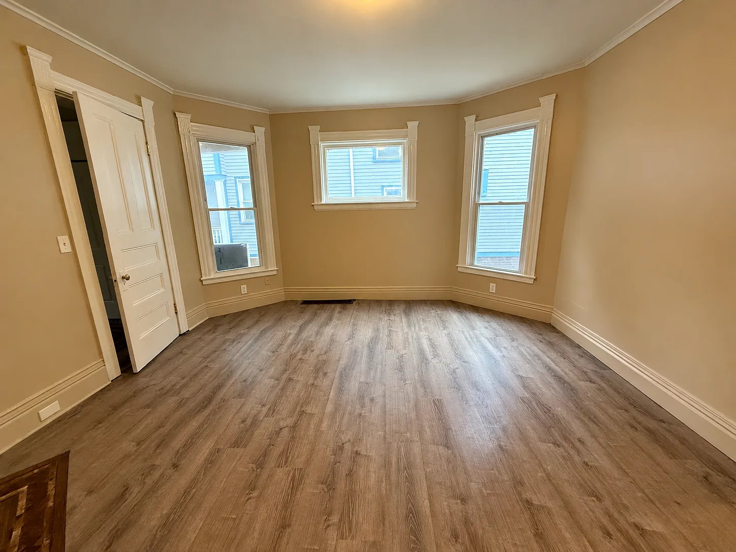 271 Kenwood Ave — Photo 4