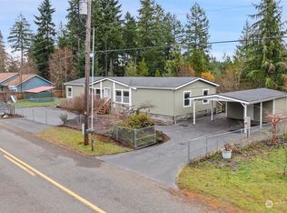 1651 E Trails End Dr, Belfair, WA 98528