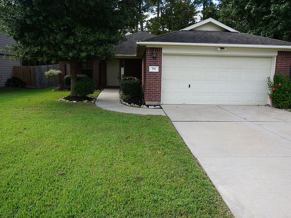 Two car garage and well manicured front landscaping in Tejas Creek