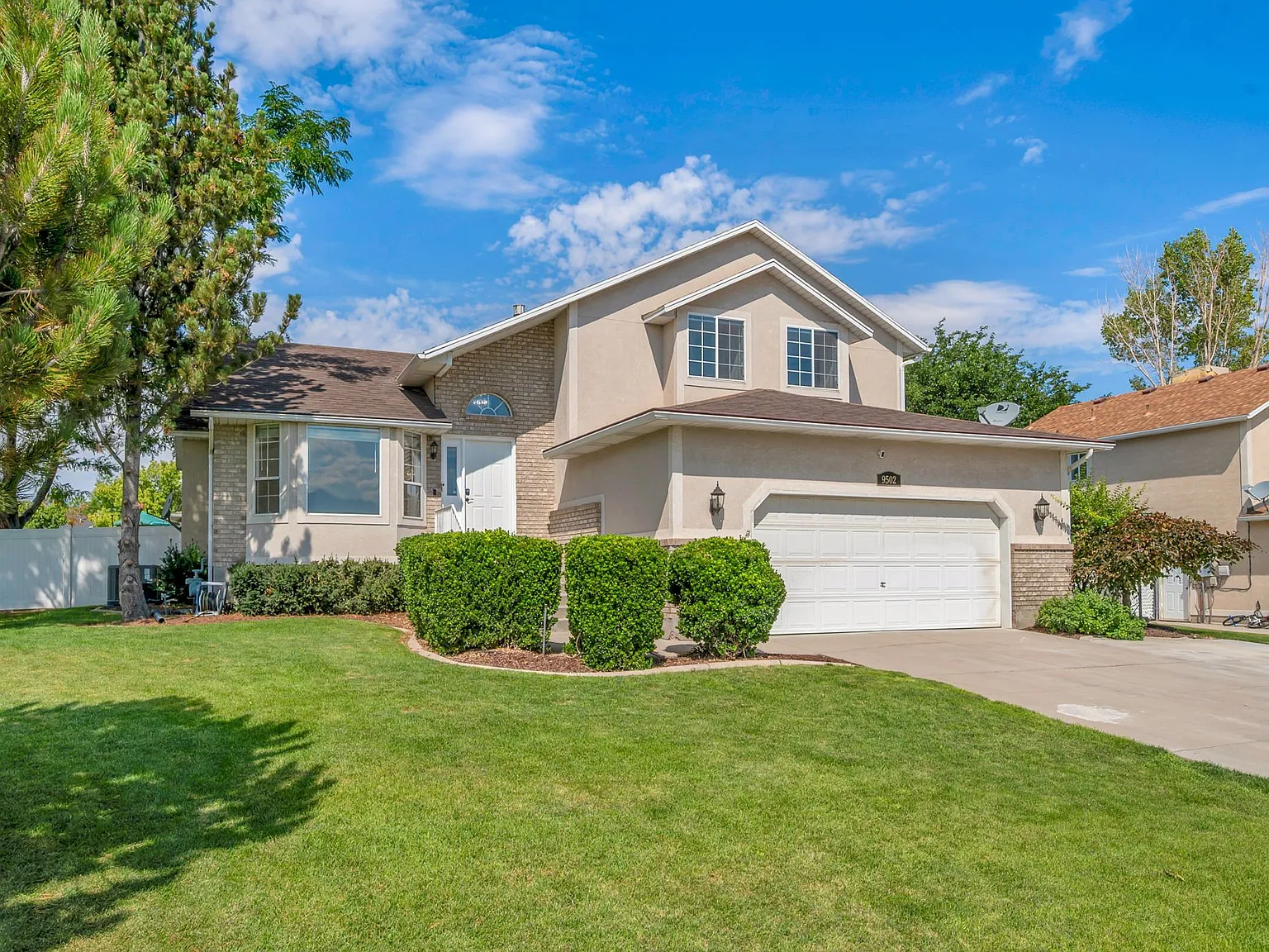4BR / 2.5BA Home in South Jordan — Photo 2