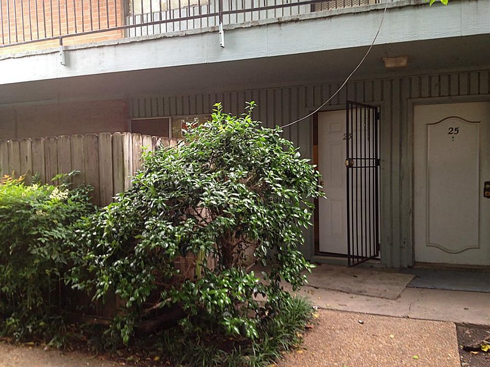 Welcome Home To this First Floor Home!
