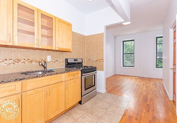 4th image of 518 Willoughby Ave #1P