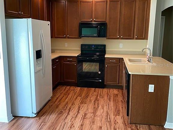 4th image of 833 Haring Ln
