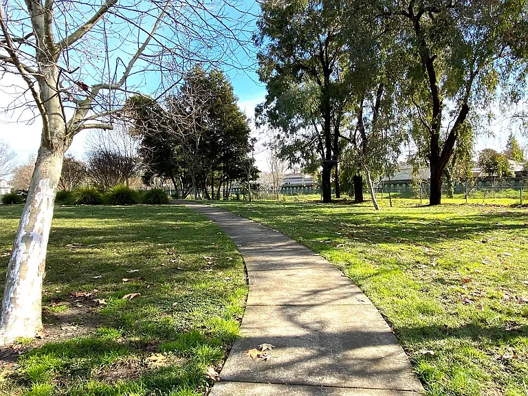 BIKE TRAIL THROUGH LYNCH CREEK PARK