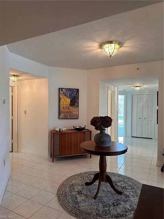 2 bed, 2.5 bath, 2062 sqft, $9,900 — Photo 2