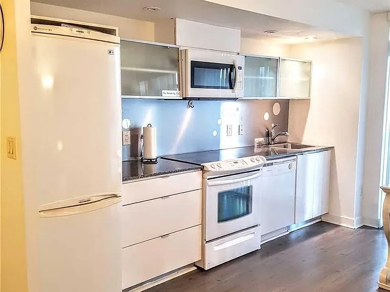 4 K Spadina Ave W #729 — Photo 4