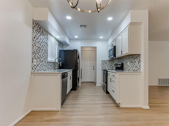 2nd image of 405 Woodland Dr
