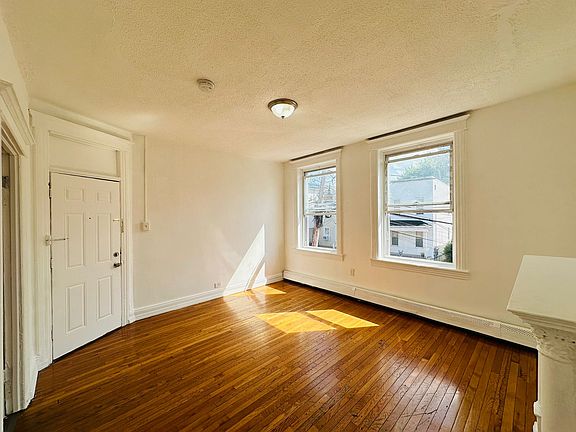 4th image of 20 Morton St #27E