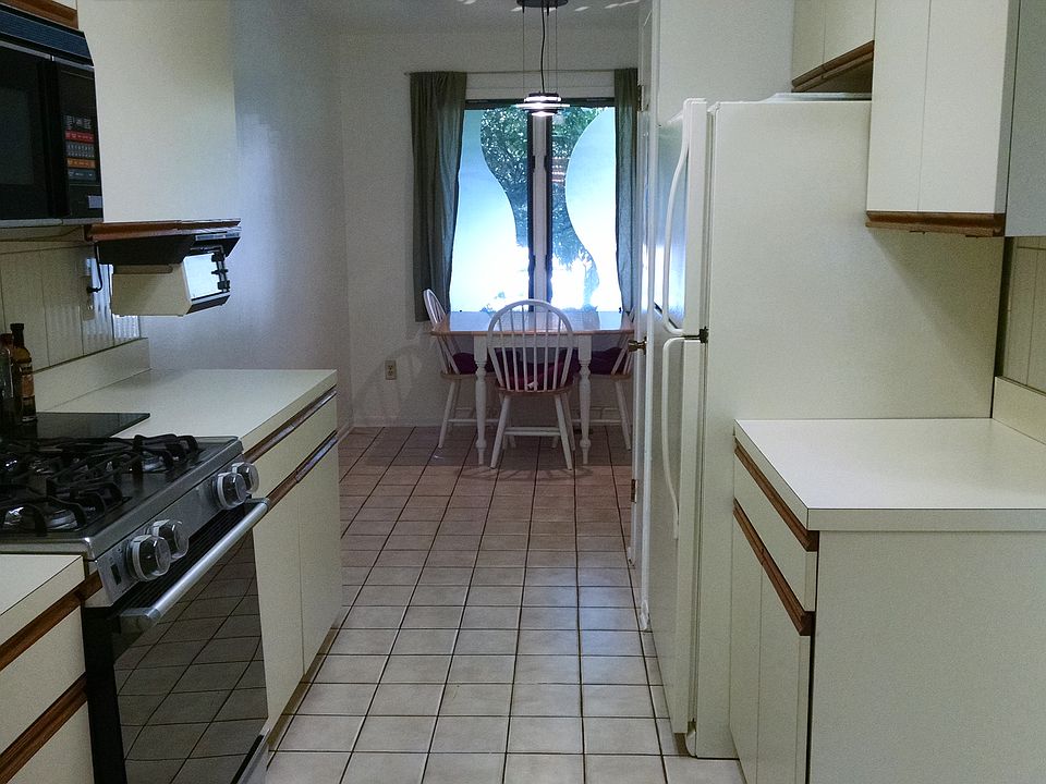 eat in kitchen