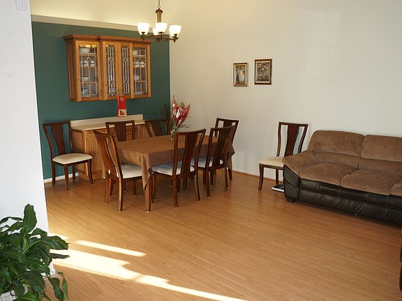 3rd image of 1960 Barnhill Dr