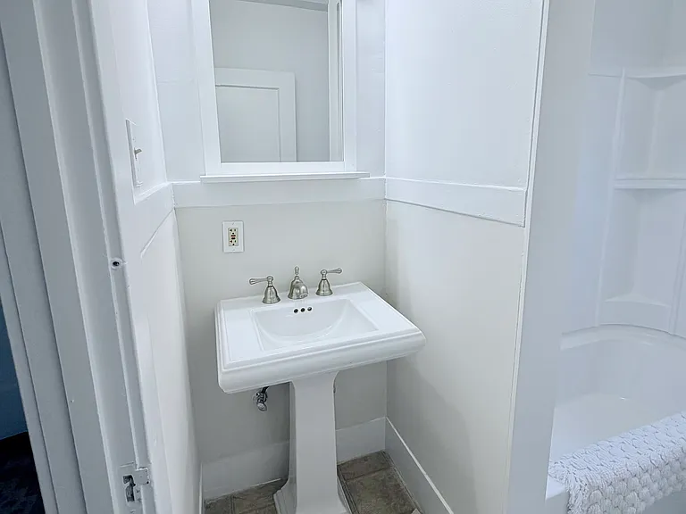 111 C St — Photo 20