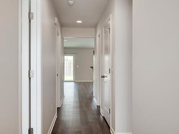 4th image of 2020 Bonneville Cir