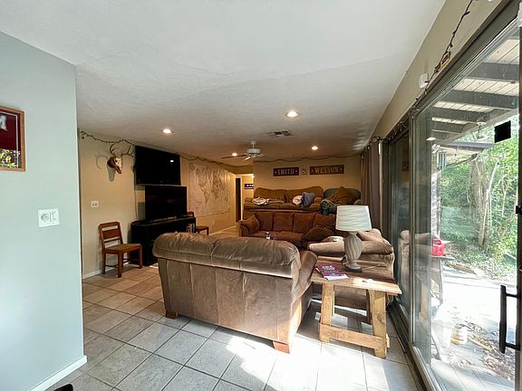3rd image of 1200 Merry Oaks Dr