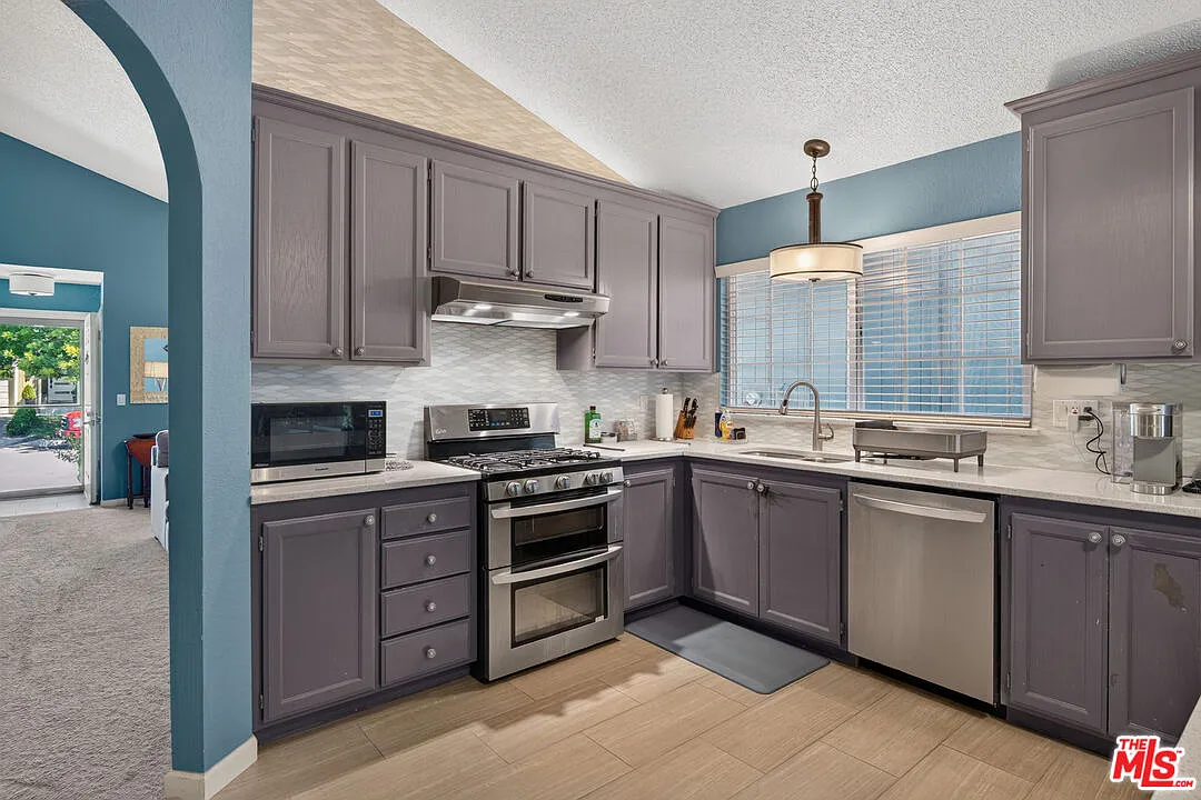 930 Bartlett Pl - Photo 11