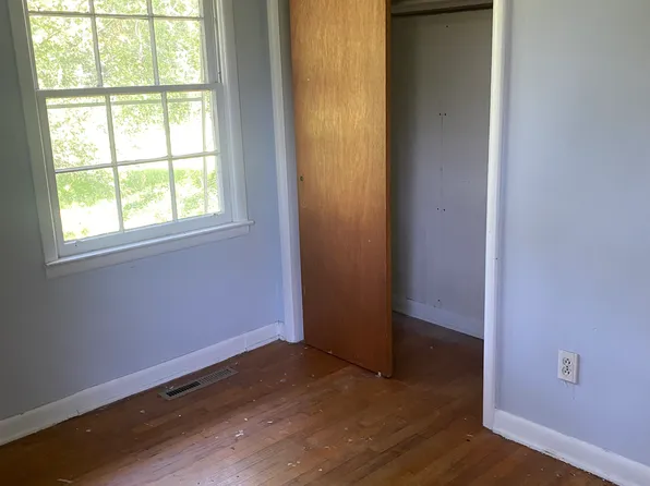 102 S Taylor St, Nicholls, GA 31554