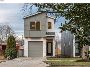 907 E 6th St, Newberg, OR 97132