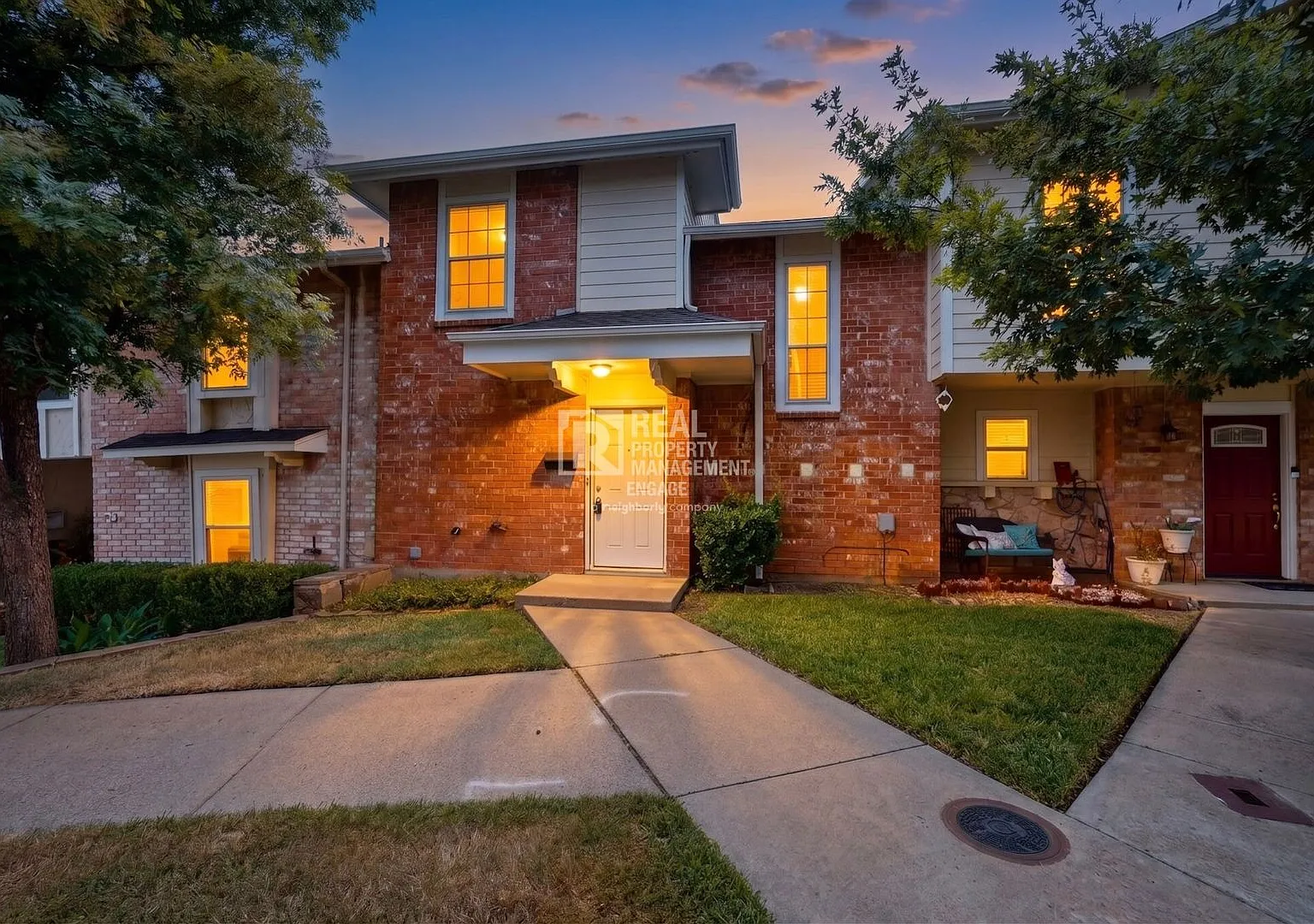 2BR Grapevine Townhome Available for Rent! — Photo 1
