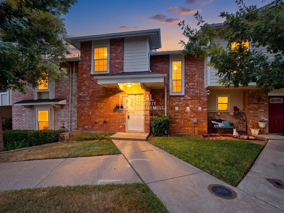 1949 Shorewood Dr