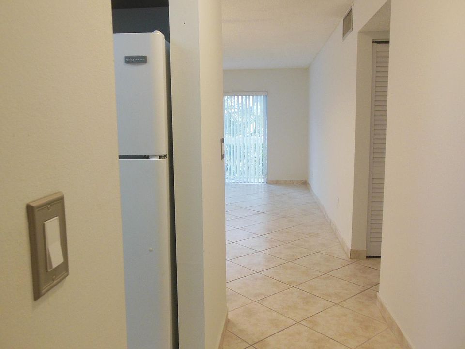 1st image of 7720 Village Of Kings Crk #208