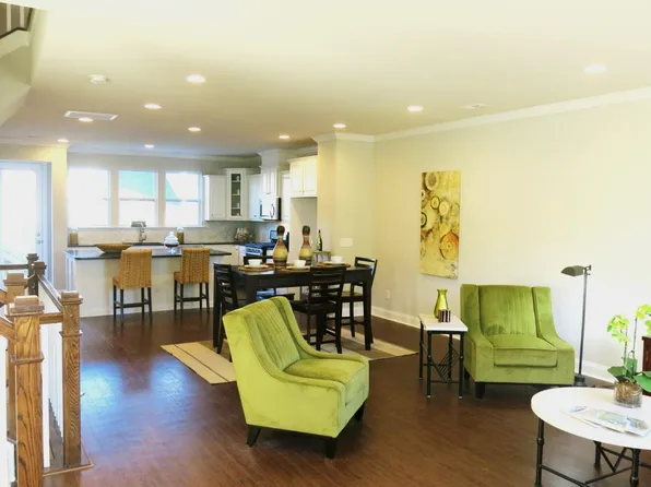 3334 Bending Birch Pl, Charlotte, NC 28206