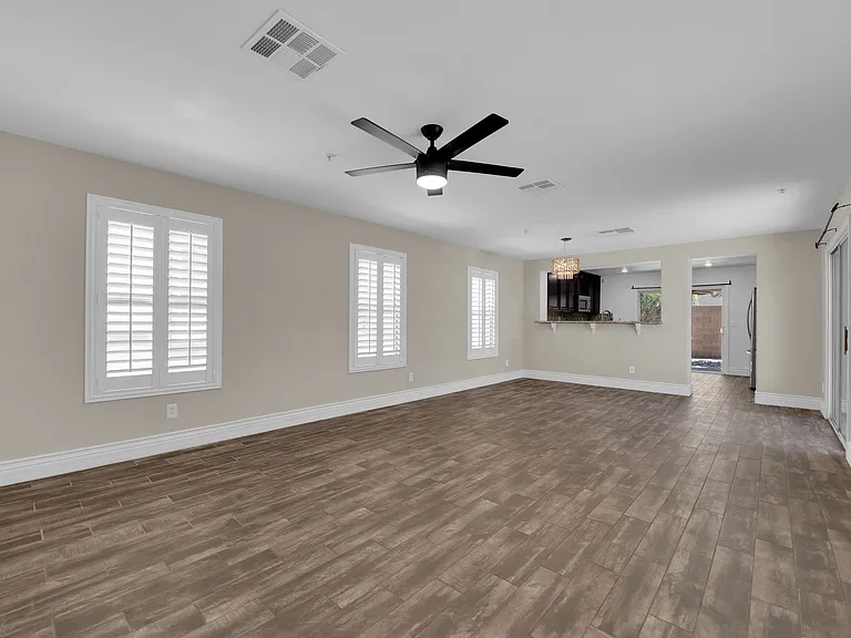 646 Monument Point St — Photo 12