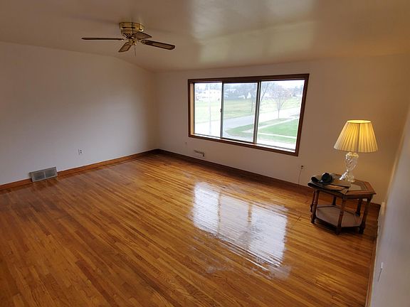 5th image of 23 Doyle Ct