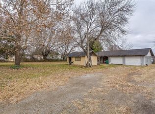 932 Fox Ln, Azle, TX 76020