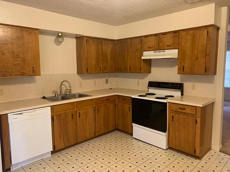 101 Willenberg St #7 — Photo 4