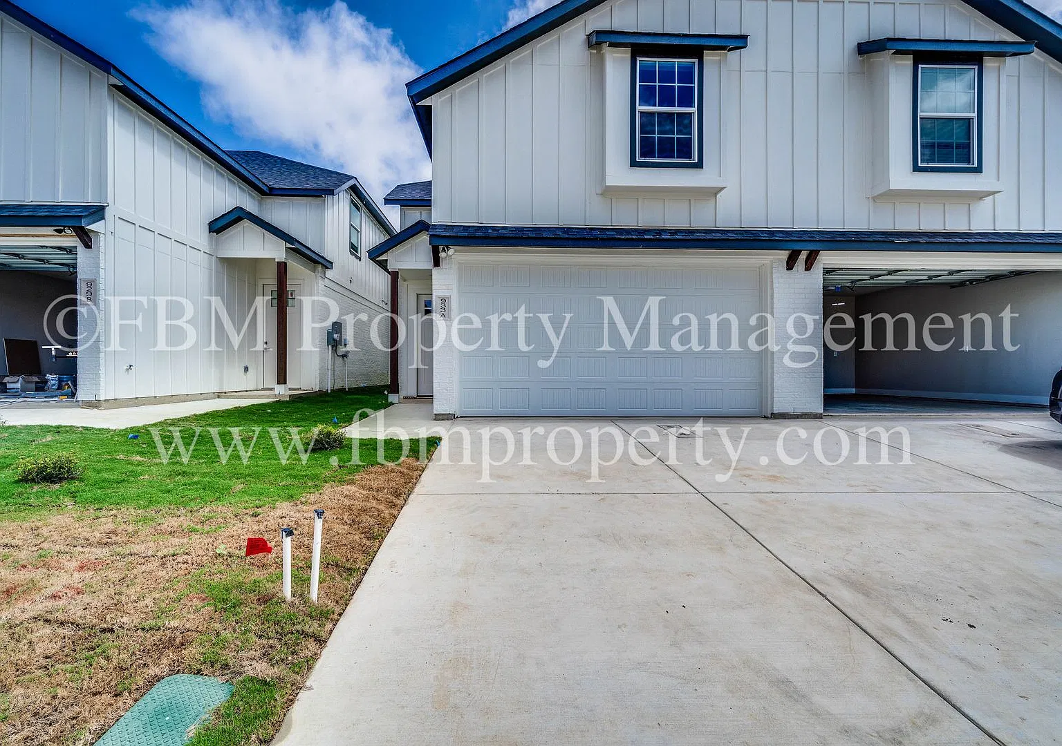 916 Cooksey Ct, Unit B - 3 Bedroom, 2.5 Bathroom Two-Story Home in Grandview, TX! — Photo 2