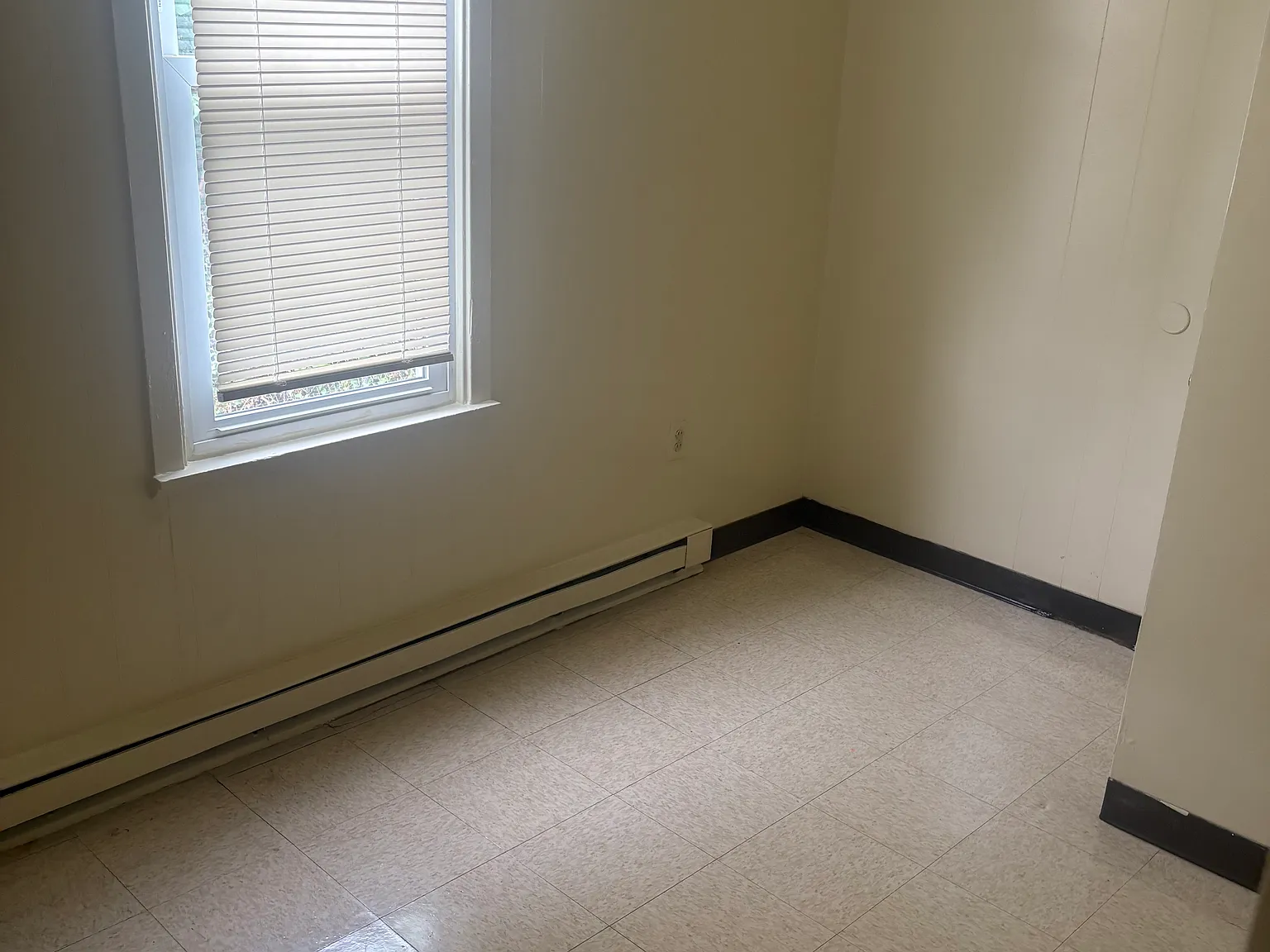 4 bed, 1229 sqft, $1,750 — Photo 3