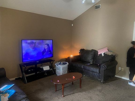 2nd image of 1670 Fresno St