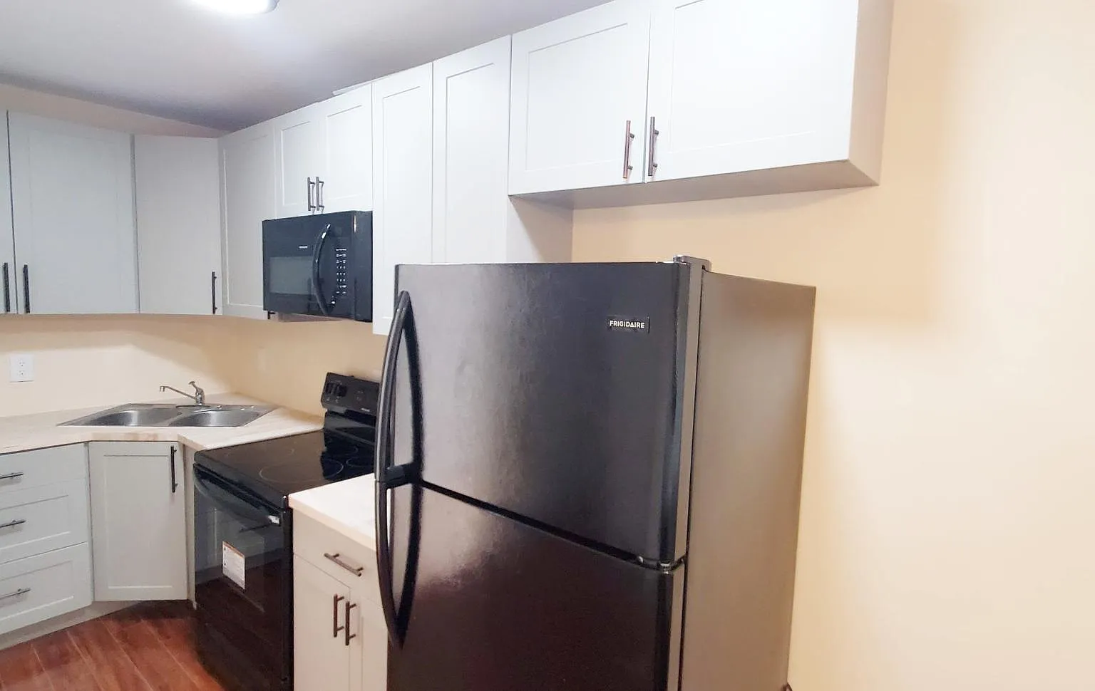 3 bed, 168 sqft, $900 — Photo 3