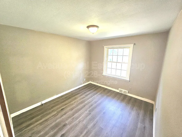 1130 Forest Home Dr — Photo 10