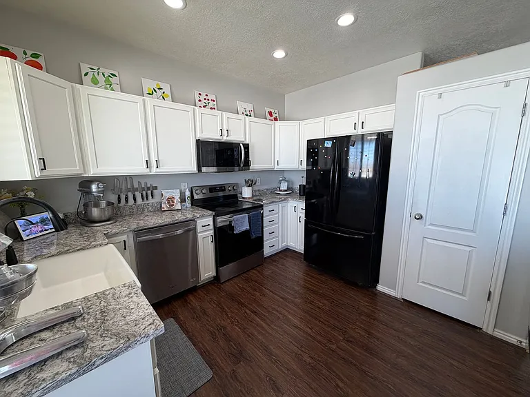 721 N Skipton Dr — Photo 8