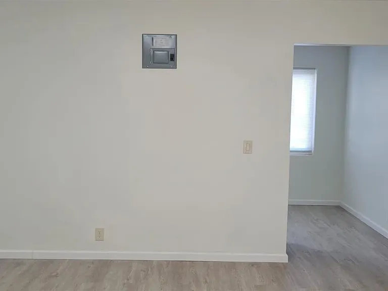 2506 Washington St — Photo 2