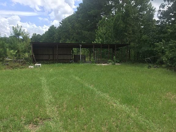 Open faced shed on left & dog kennels